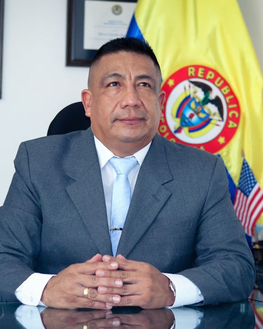 Álvaro Palechor González en su oficina